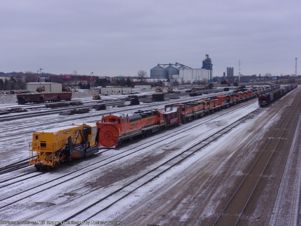 BNSF Snowplows, Locomotives, GN 1720 + 400